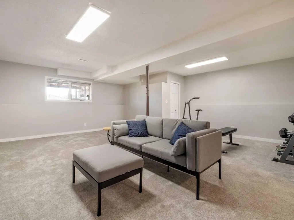 2128 18 Avenue Coaldale AB T1M 1K6