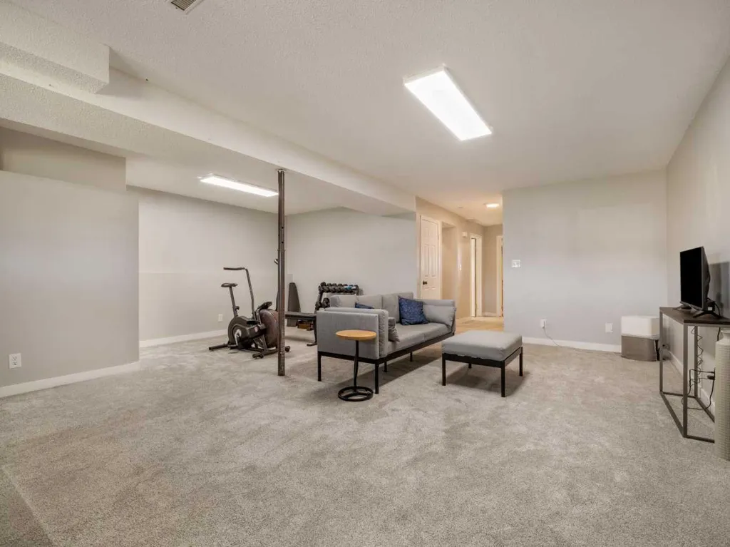 2128 18 Avenue Coaldale AB T1M 1K6