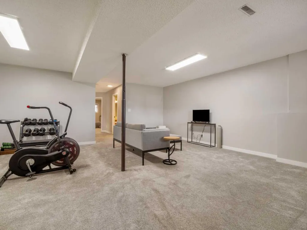 2128 18 Avenue Coaldale AB T1M 1K6