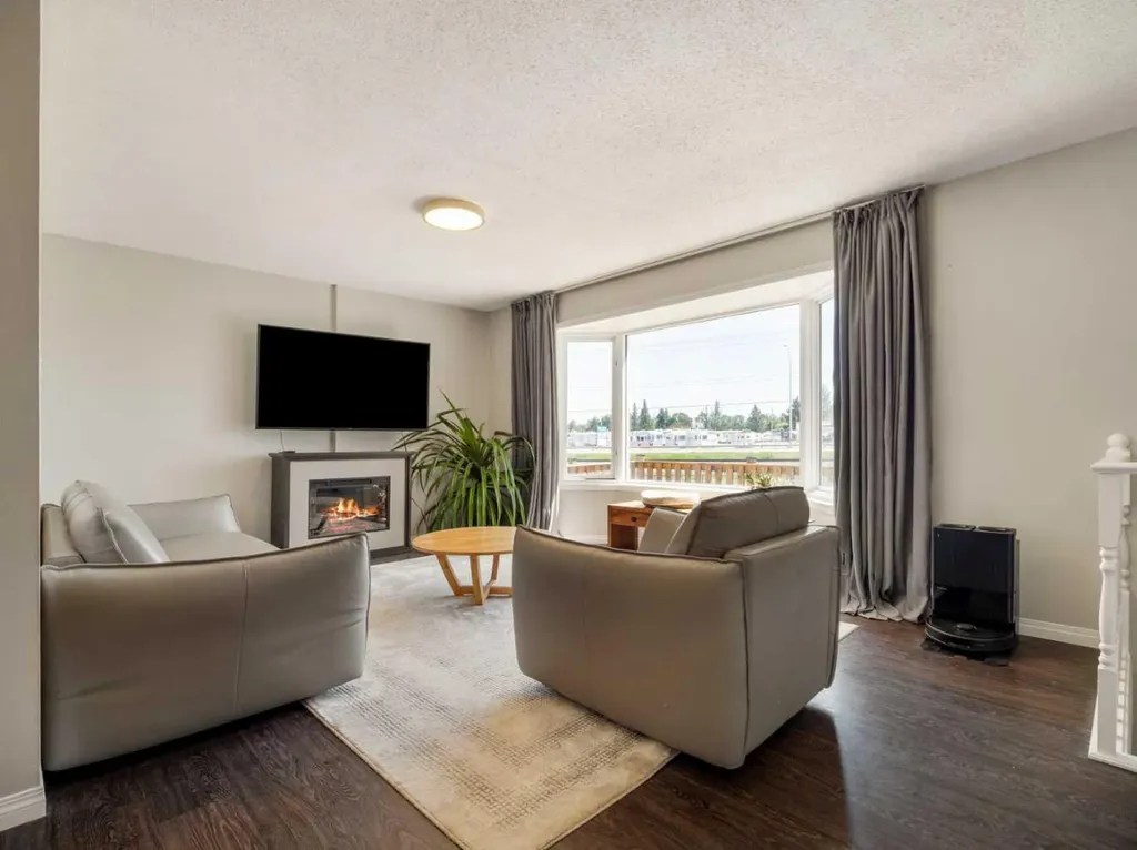2128 18 Avenue Coaldale AB T1M 1K6