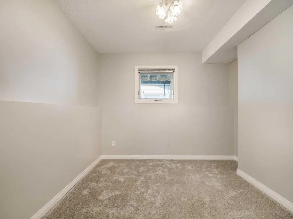 2128 18 Avenue Coaldale AB T1M 1K6