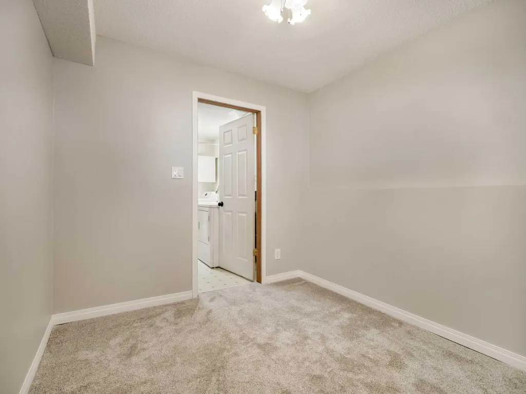 2128 18 Avenue Coaldale AB T1M 1K6