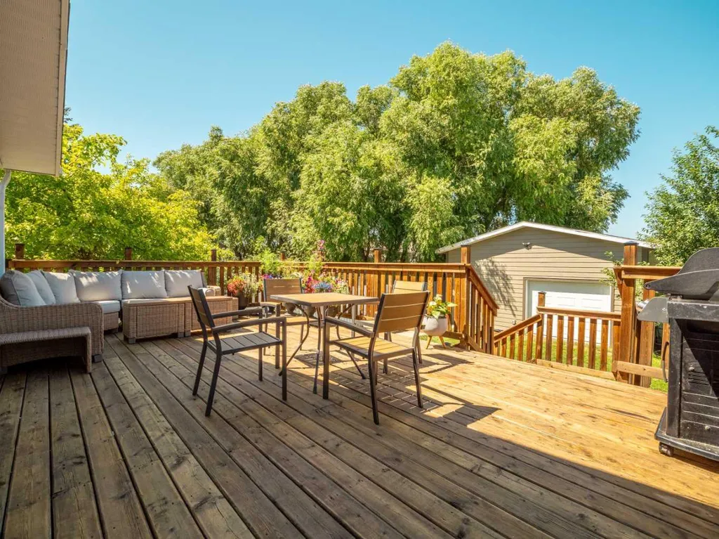 2128 18 Avenue Coaldale AB T1M 1K6