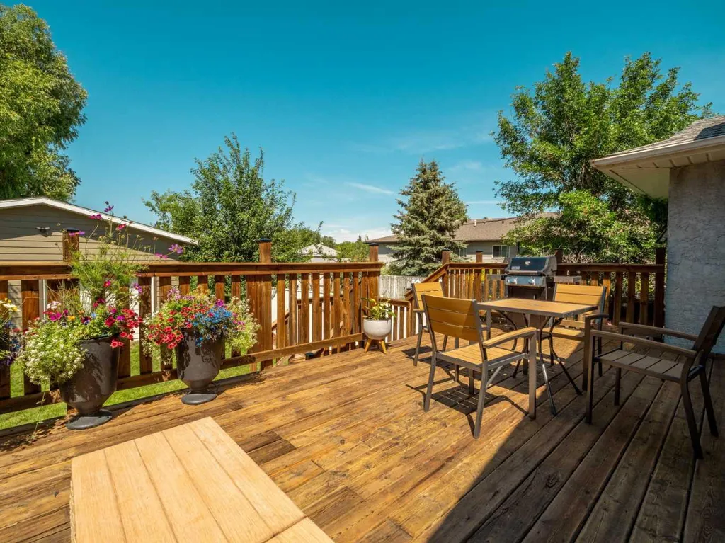 2128 18 Avenue Coaldale AB T1M 1K6