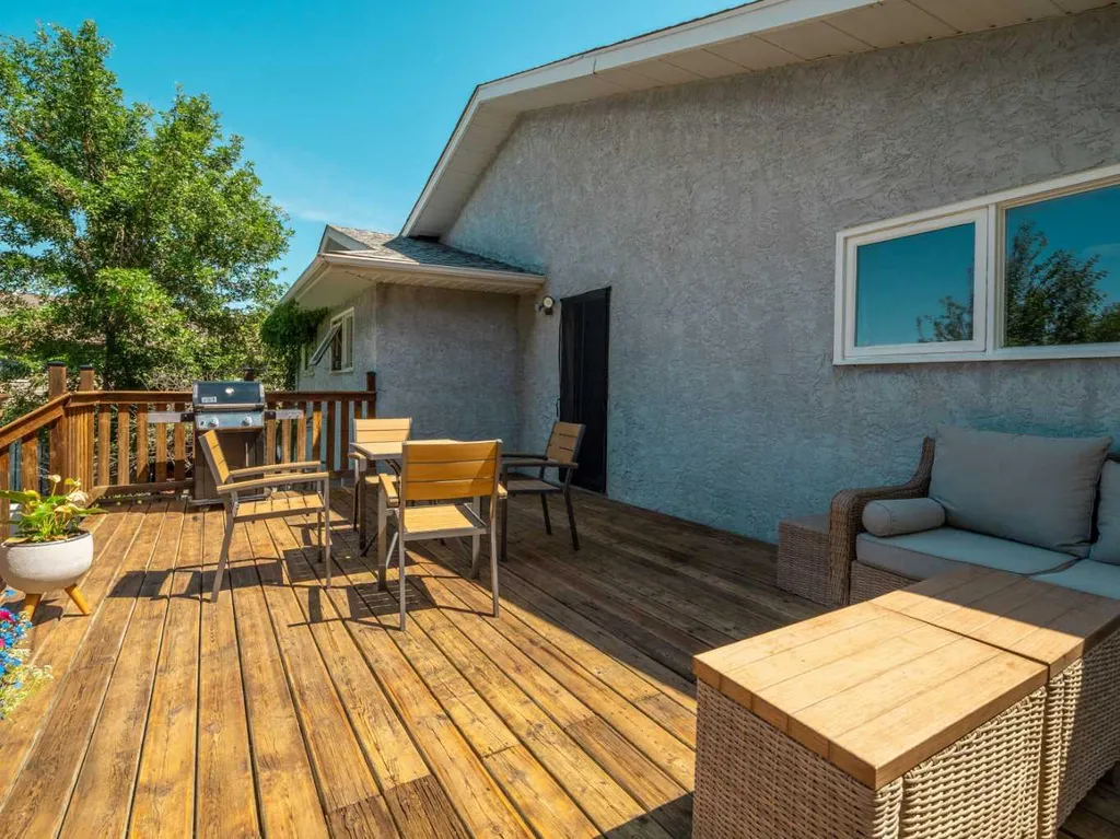 2128 18 Avenue Coaldale AB T1M 1K6