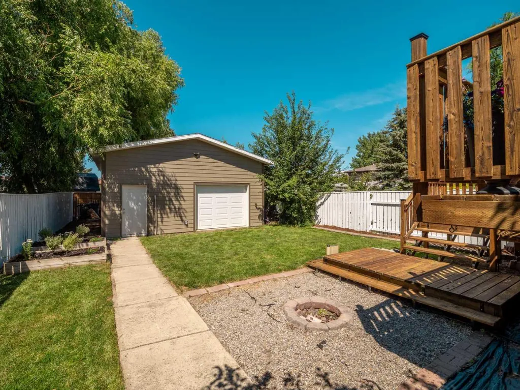 2128 18 Avenue Coaldale AB T1M 1K6