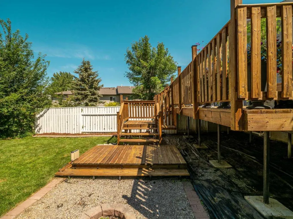 2128 18 Avenue Coaldale AB T1M 1K6