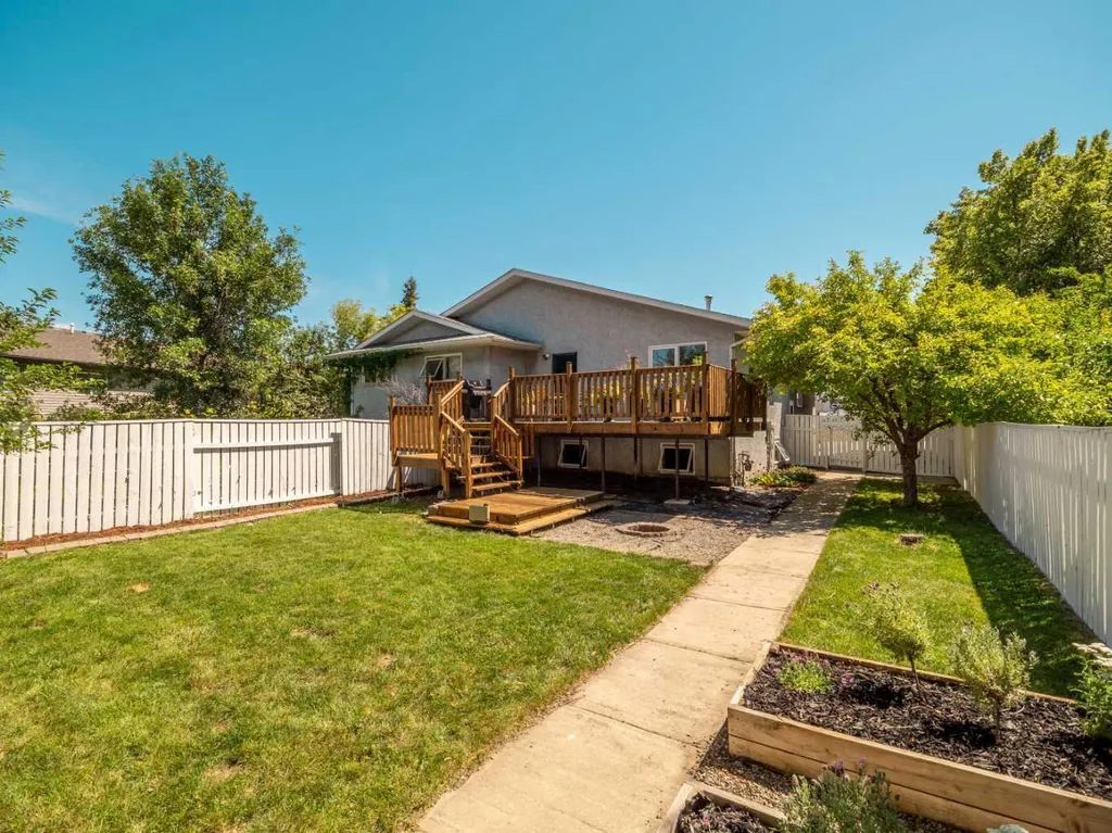 2128 18 Avenue Coaldale AB T1M 1K6