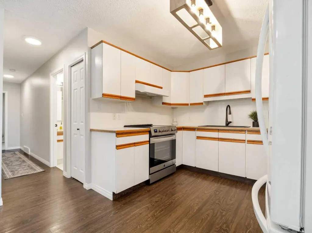 2128 18 Avenue Coaldale AB T1M 1K6