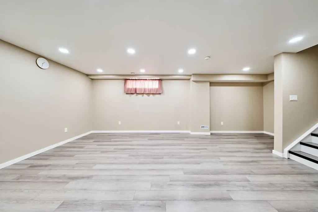 9683 Hidden Valley Drive NW Calgary AB T3A 5P8