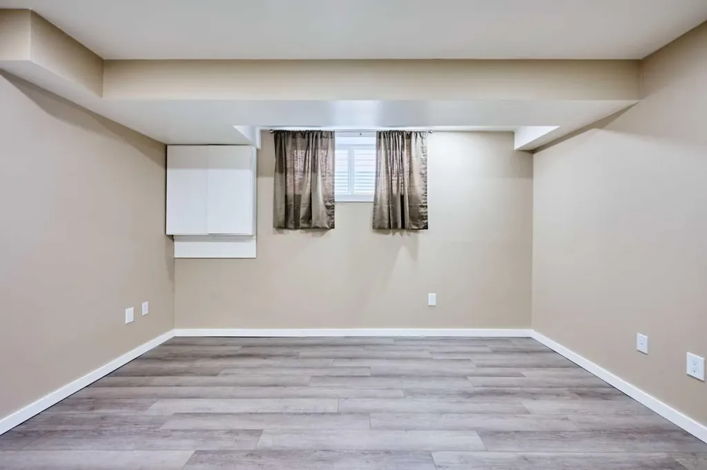 9683 Hidden Valley Drive NW Calgary AB T3A 5P8
