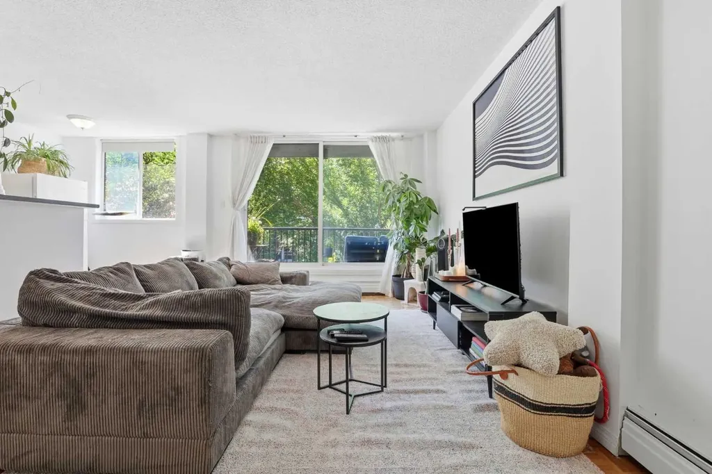 1236 15 Avenue SW Calgary AB T3C 0X5