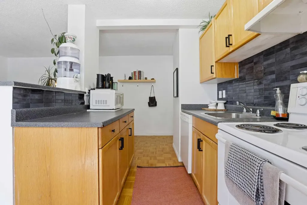 1236 15 Avenue SW Calgary AB T3C 0X5