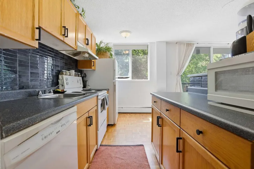 1236 15 Avenue SW Calgary AB T3C 0X5
