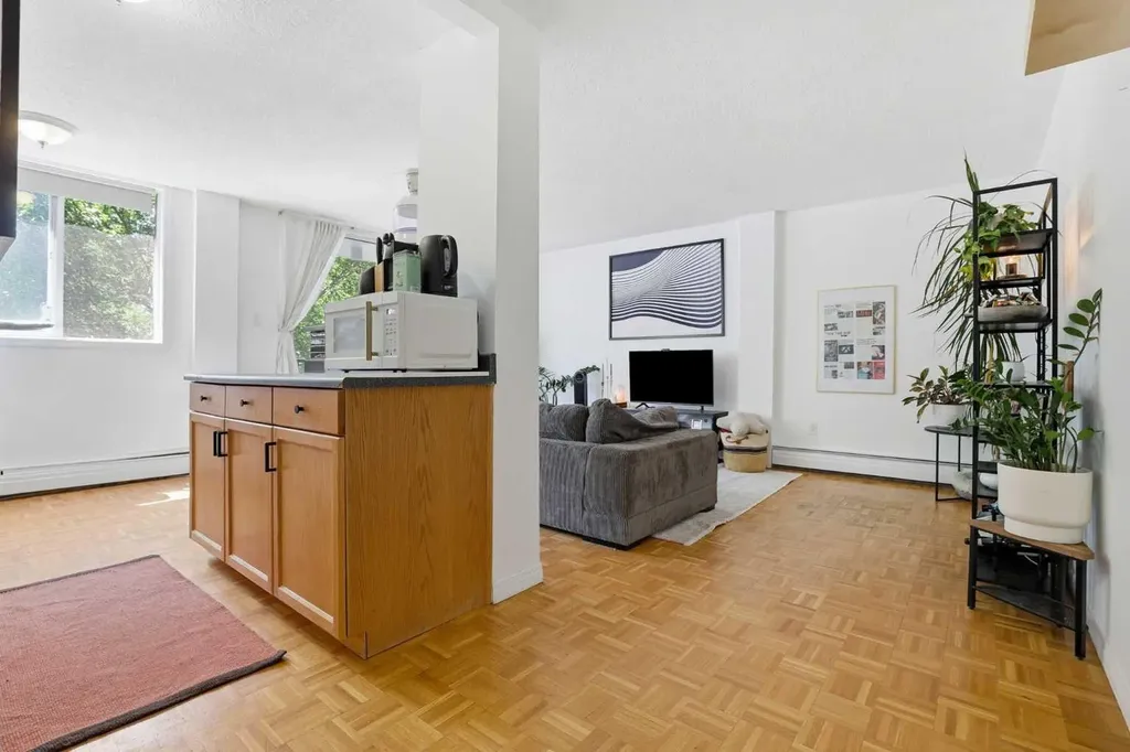 1236 15 Avenue SW Calgary AB T3C 0X5