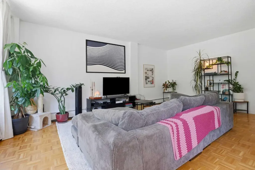 1236 15 Avenue SW Calgary AB T3C 0X5
