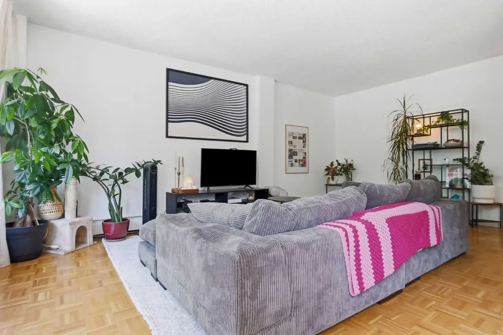 1236 15 Avenue SW Calgary AB T3C 0X5