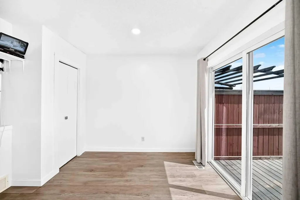 294 Elgin View SE Calgary AB T2Z 4N6