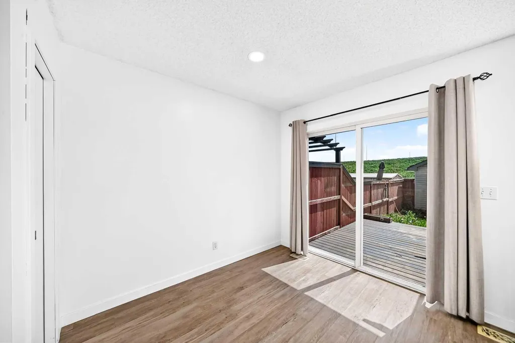 294 Elgin View SE Calgary AB T2Z 4N6