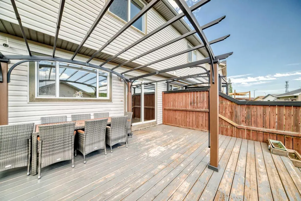 294 Elgin View SE Calgary AB T2Z 4N6