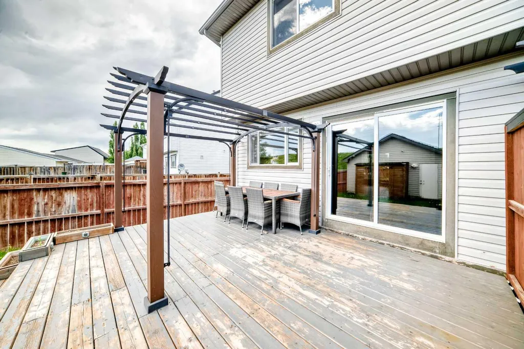 294 Elgin View SE Calgary AB T2Z 4N6