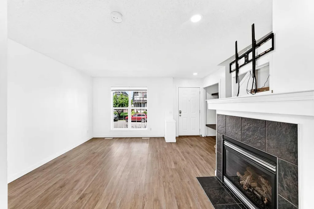 294 Elgin View SE Calgary AB T2Z 4N6