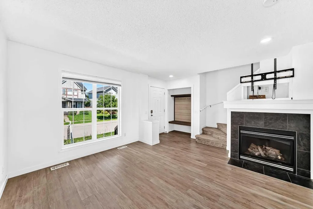 294 Elgin View SE Calgary AB T2Z 4N6