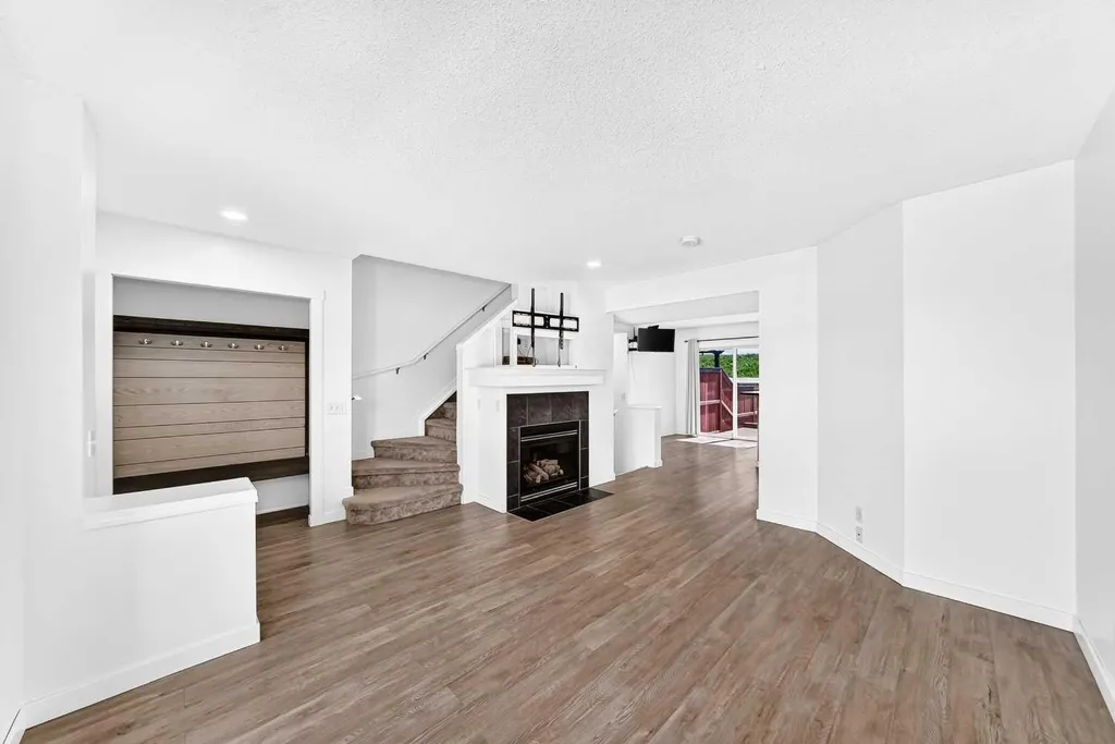294 Elgin View SE Calgary AB T2Z 4N6