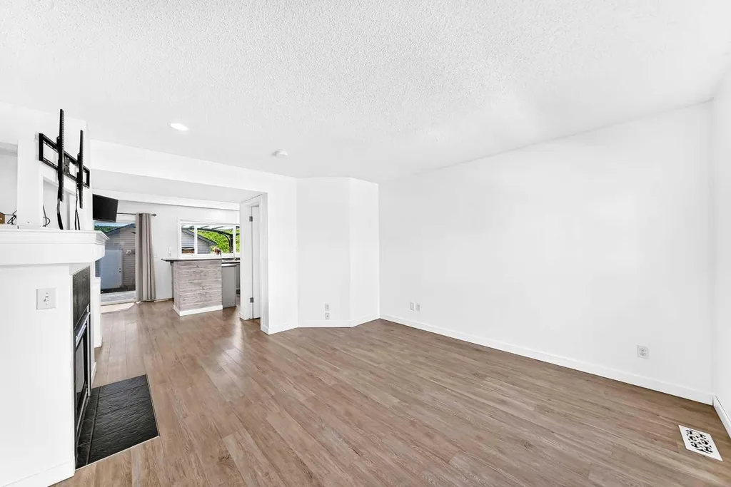 294 Elgin View SE Calgary AB T2Z 4N6