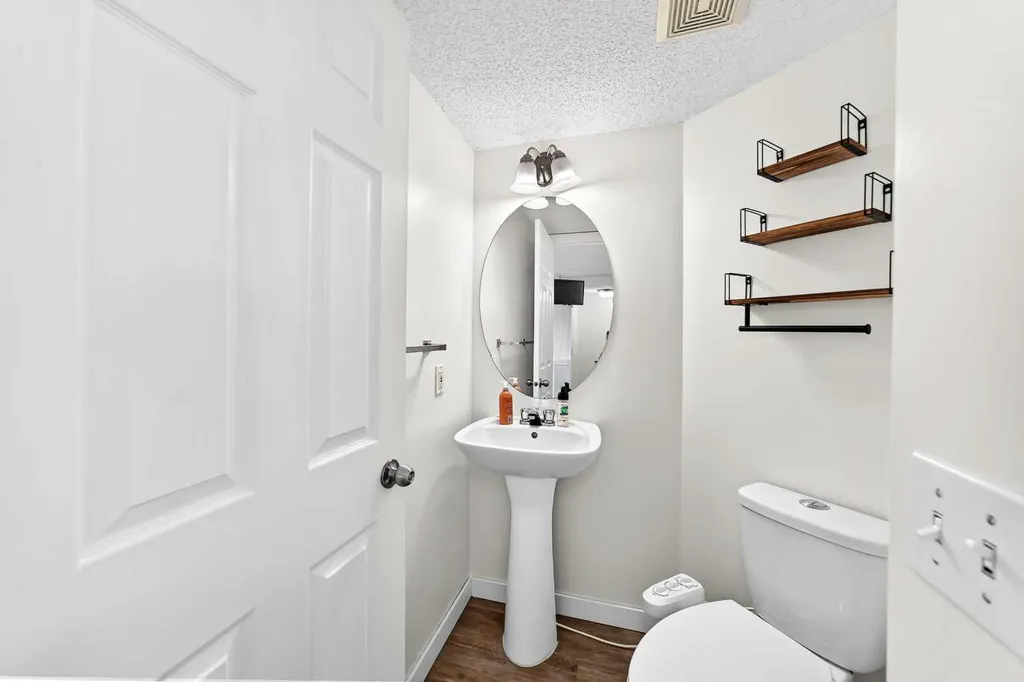 294 Elgin View SE Calgary AB T2Z 4N6