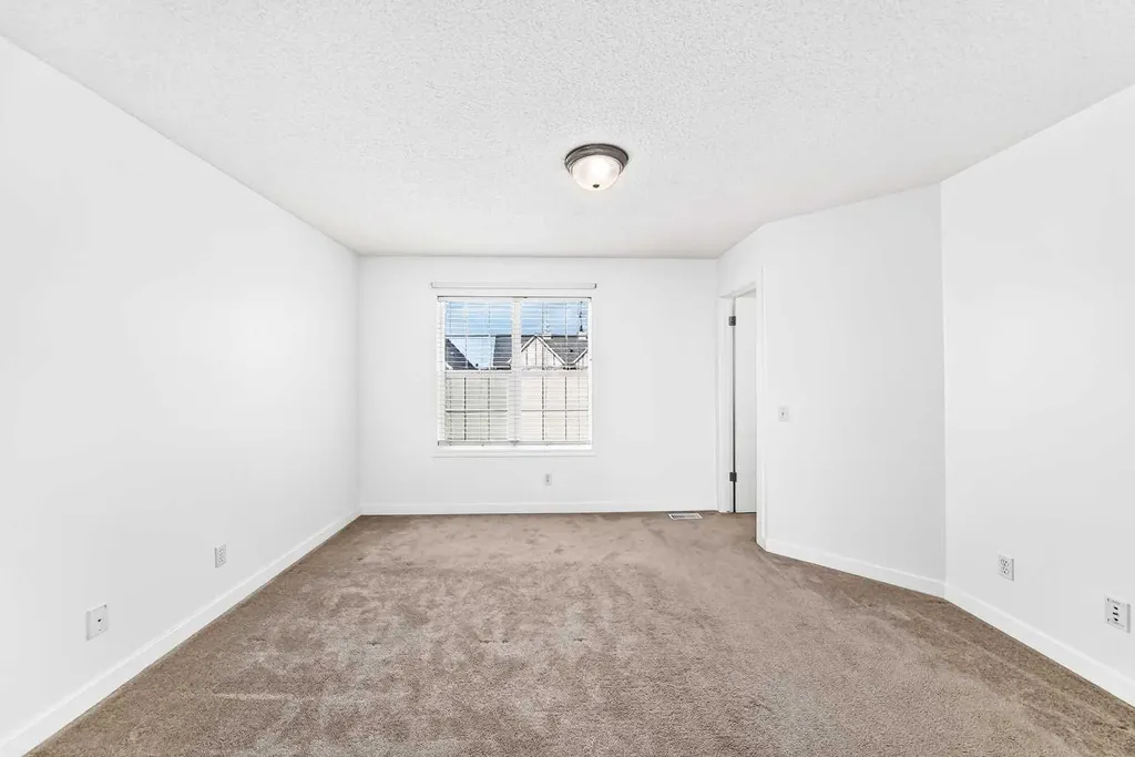 294 Elgin View SE Calgary AB T2Z 4N6