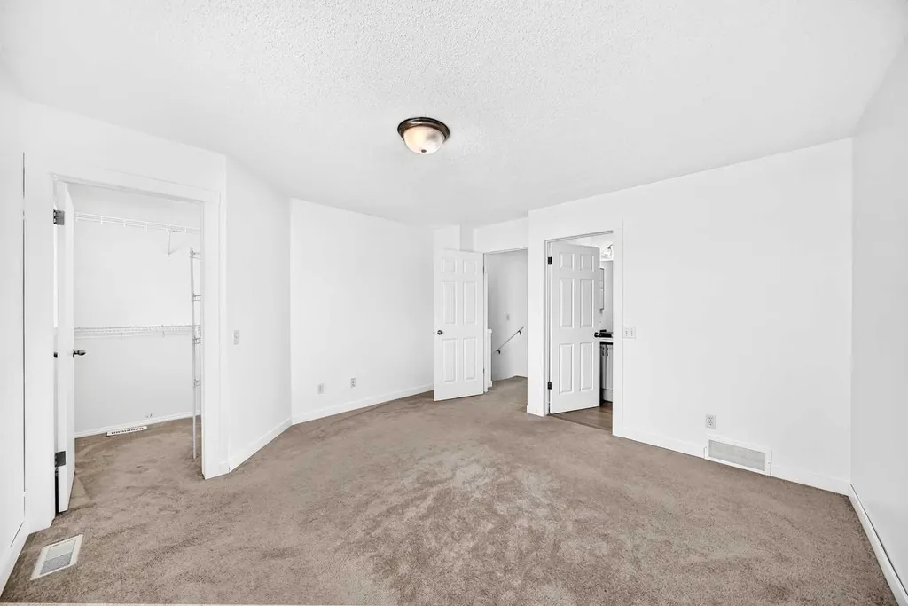 294 Elgin View SE Calgary AB T2Z 4N6