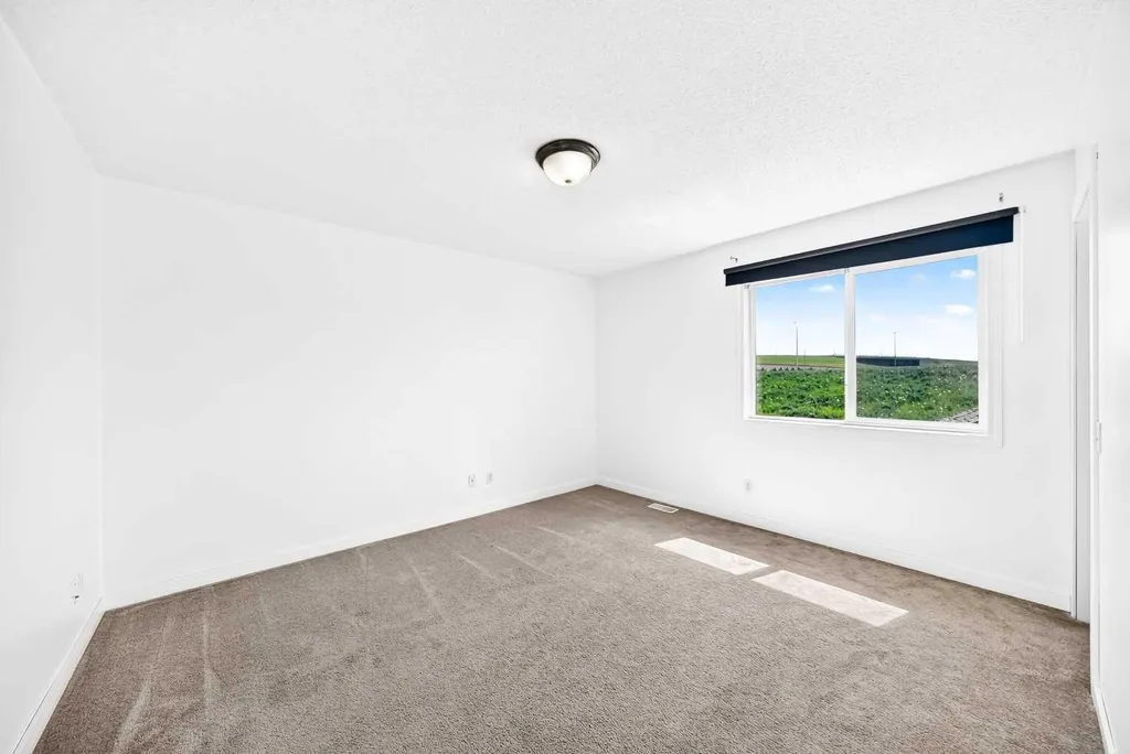 294 Elgin View SE Calgary AB T2Z 4N6
