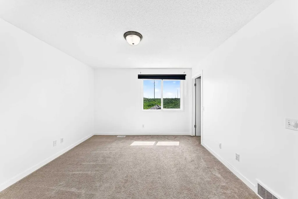 294 Elgin View SE Calgary AB T2Z 4N6