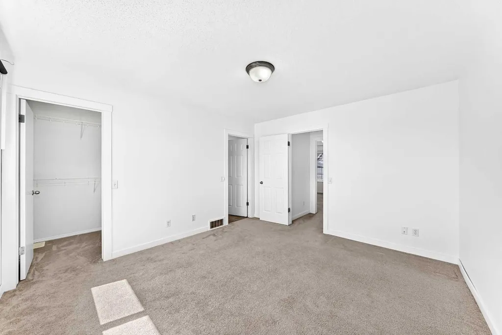 294 Elgin View SE Calgary AB T2Z 4N6