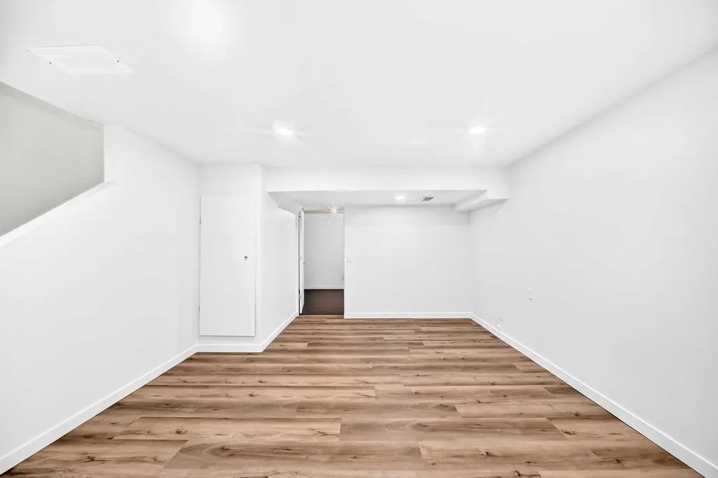 294 Elgin View SE Calgary AB T2Z 4N6