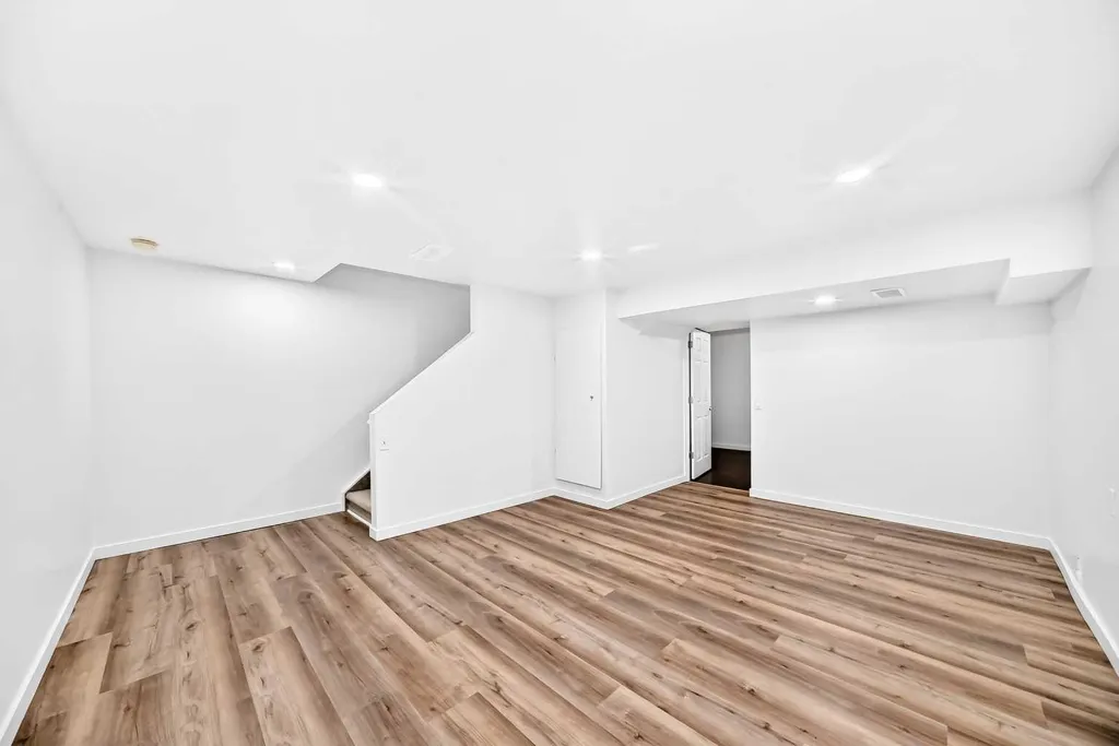 294 Elgin View SE Calgary AB T2Z 4N6