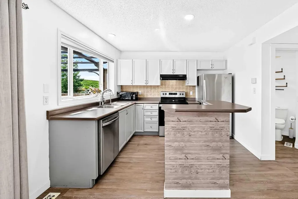 294 Elgin View SE Calgary AB T2Z 4N6