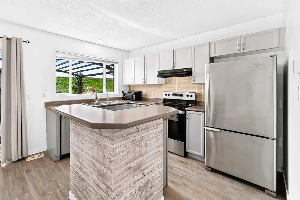 294 Elgin View SE Calgary AB T2Z 4N6