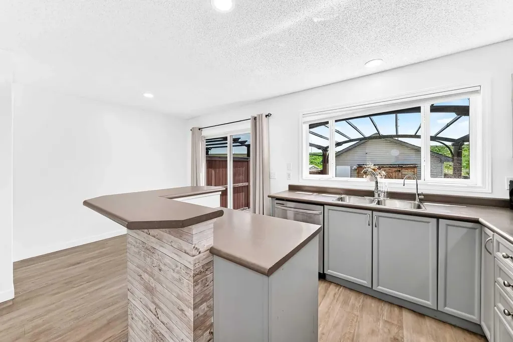 294 Elgin View SE Calgary AB T2Z 4N6