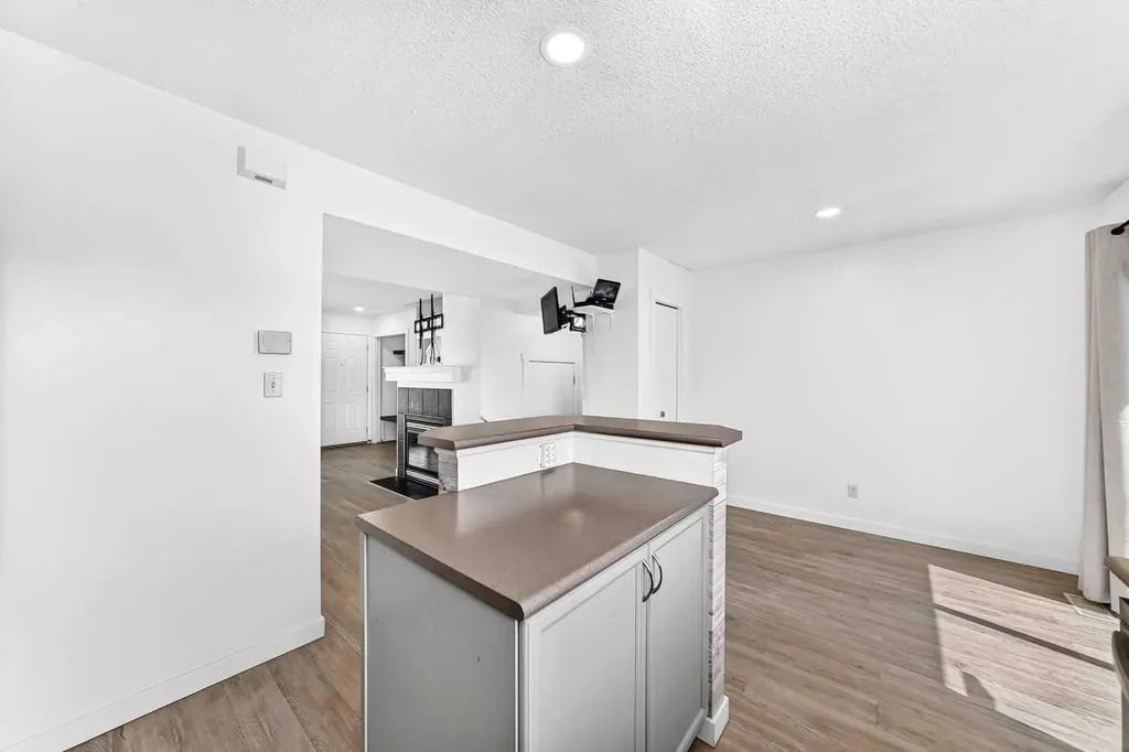 294 Elgin View SE Calgary AB T2Z 4N6