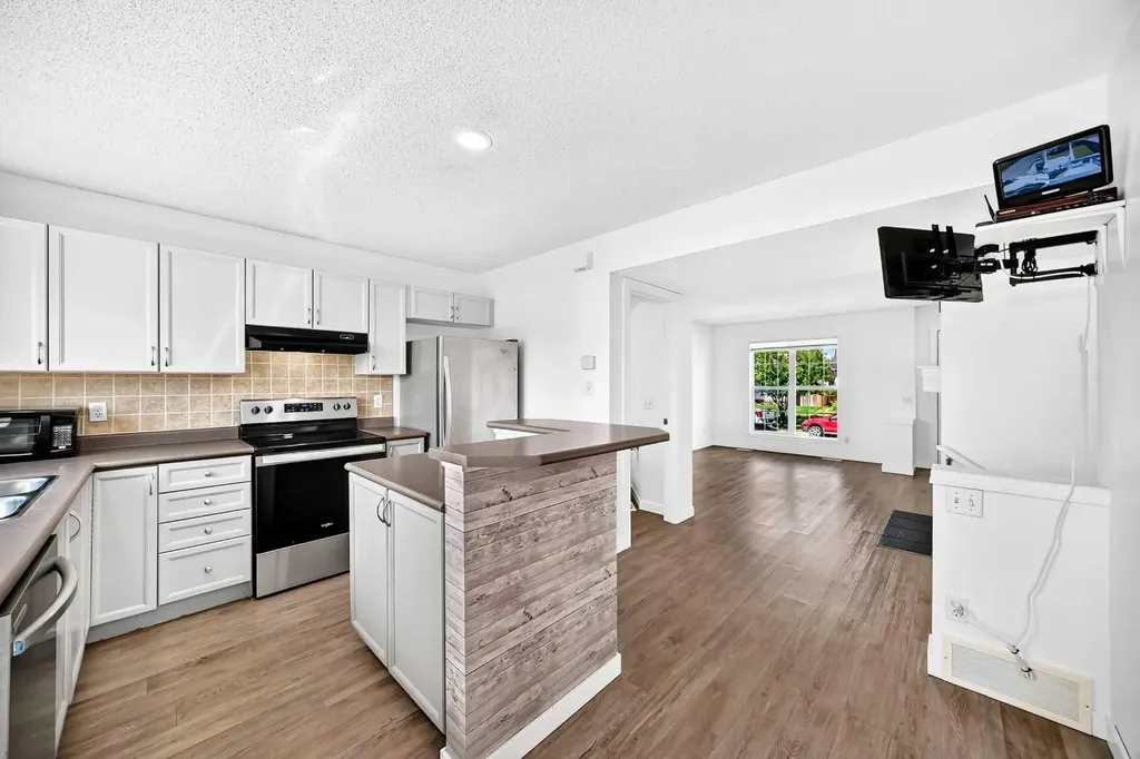 294 Elgin View SE Calgary AB T2Z 4N6