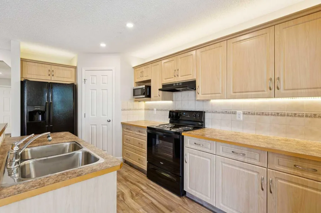 225 West Lakeview Drive Chestermere AB T1X1S1