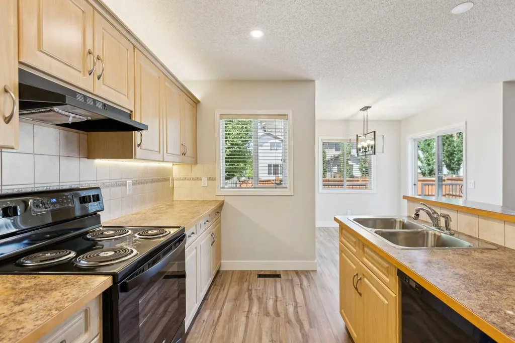 225 West Lakeview Drive Chestermere AB T1X1S1
