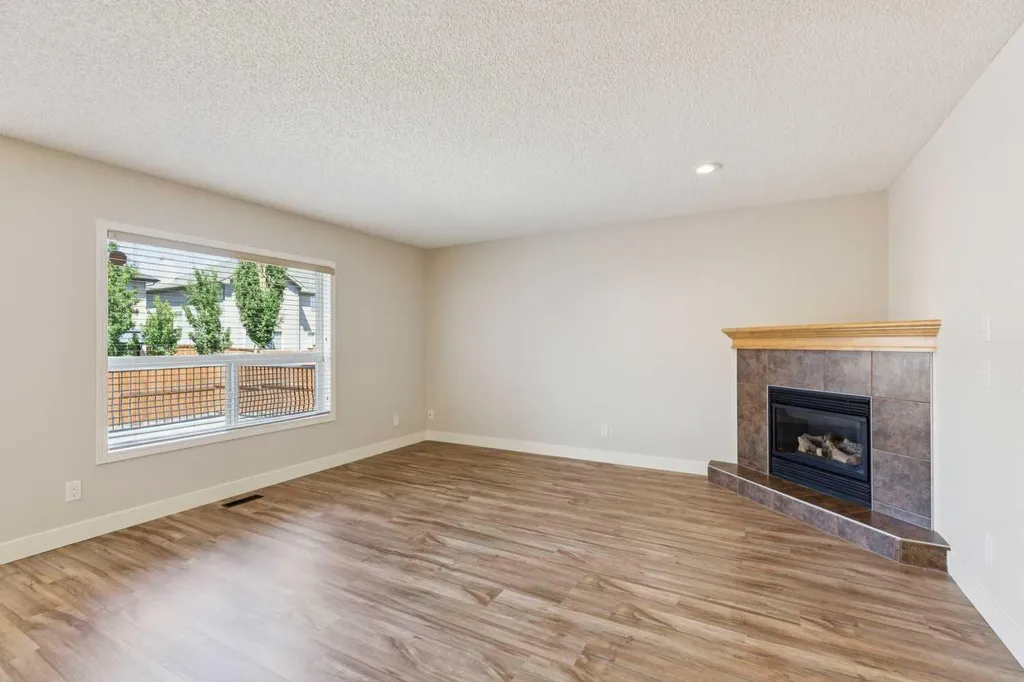 225 West Lakeview Drive Chestermere AB T1X1S1