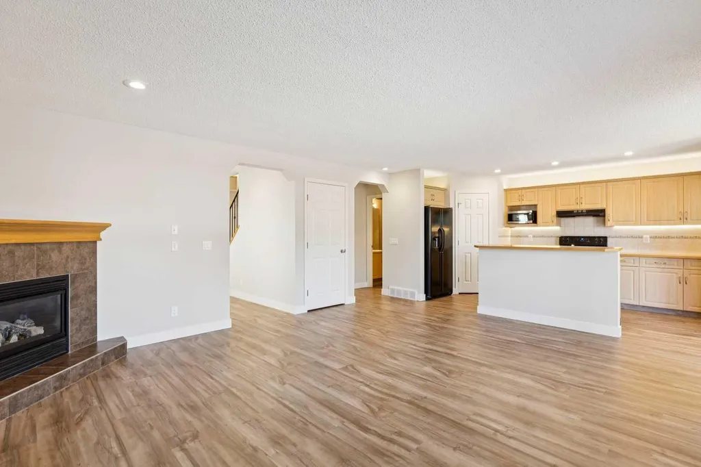 225 West Lakeview Drive Chestermere AB T1X1S1