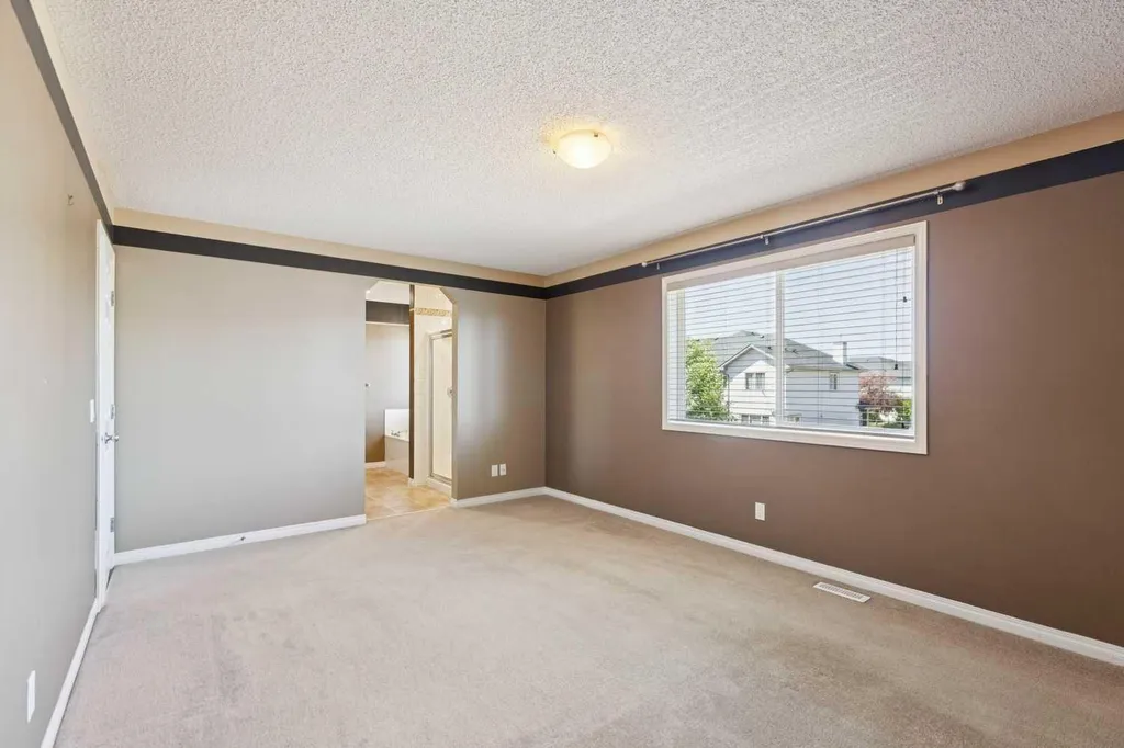 225 West Lakeview Drive Chestermere AB T1X1S1