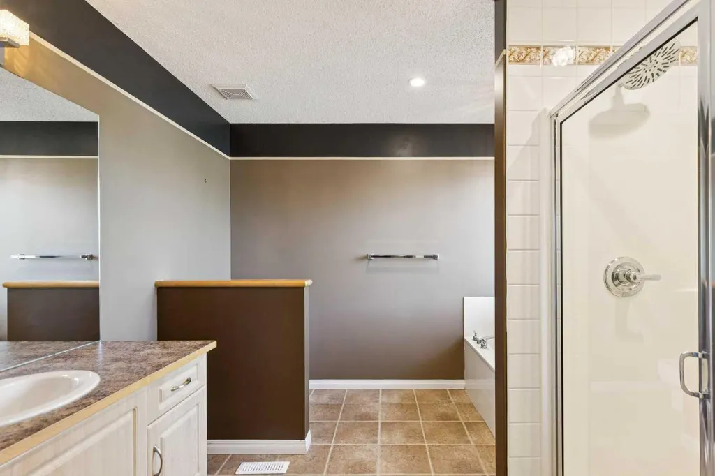 225 West Lakeview Drive Chestermere AB T1X1S1