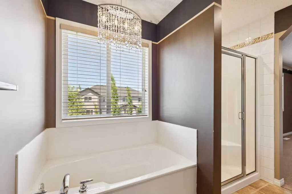 225 West Lakeview Drive Chestermere AB T1X1S1