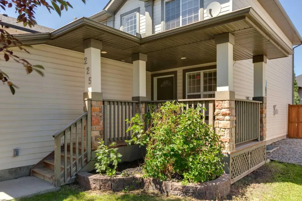 225 West Lakeview Drive Chestermere AB T1X1S1